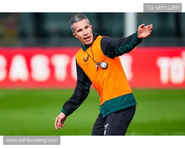 斯特林证未到范佩西率队比训