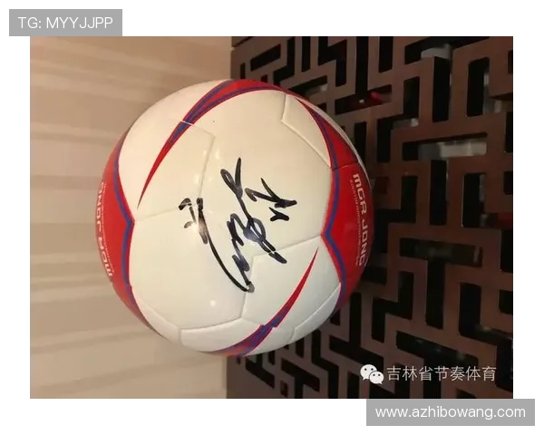 浙江队三将助力青少年足球捐赠签名球衣